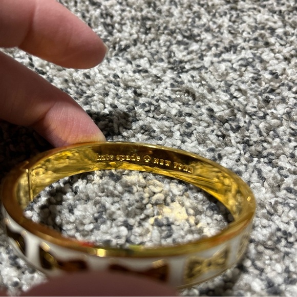 Kate Spade - Tie One On - Gold Tone Bangle Bracelet - Picture 5 of 9